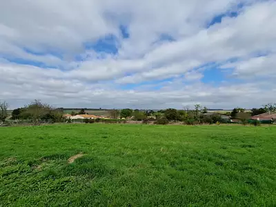 Terrain à bâtir, 2 300 m²