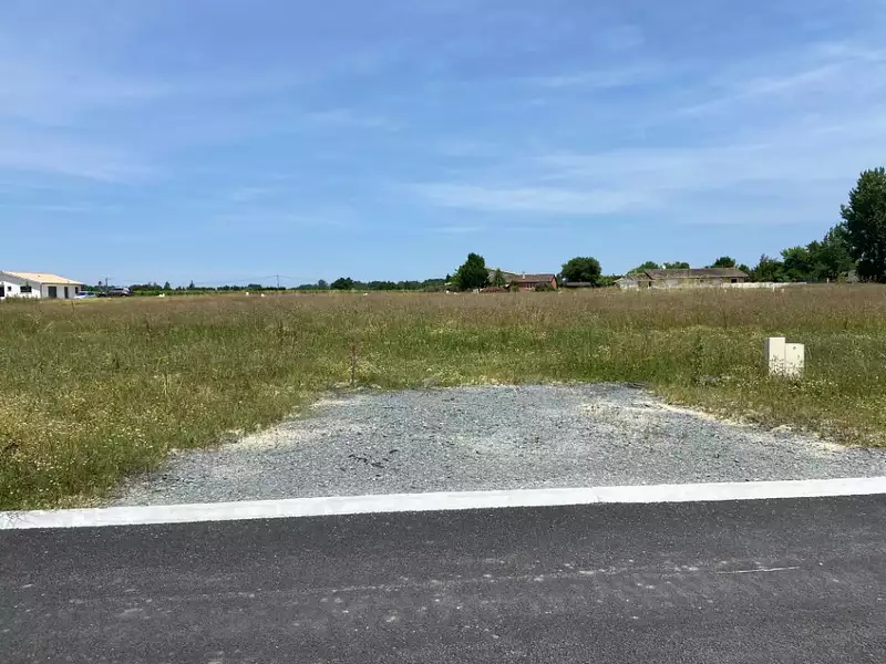 Terrain à bâtir, 800 m² - Roaillan (33210)