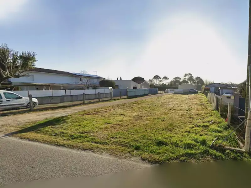 Terrain à bâtir, 612 m² - Saint-Selve (33650)