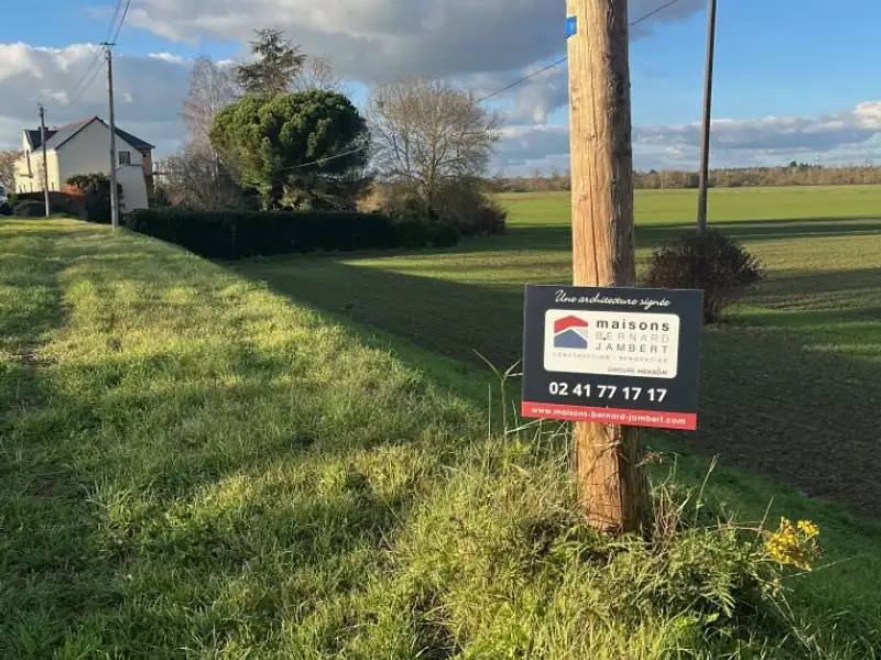 Terrain à bâtir, 687 m² - Vihiers (49310)