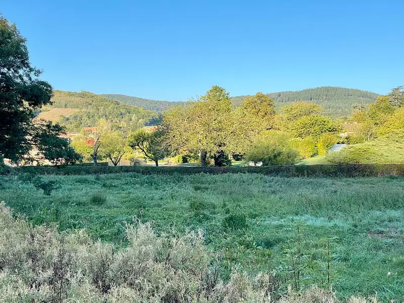 Terrain à bâtir, 1 400 m² - Azé (71260)