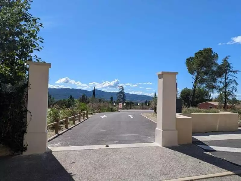 Terrain à bâtir, 410 m² - Cadenet (84160)