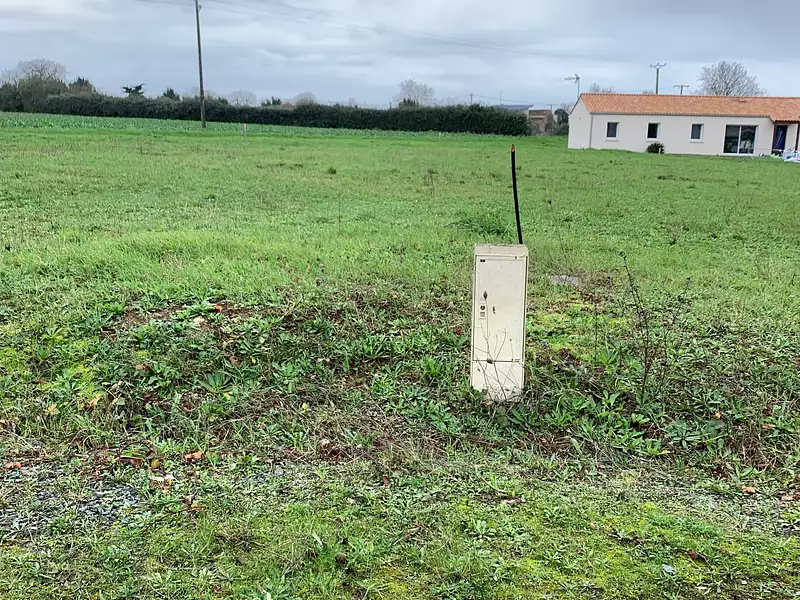 Terrain à bâtir, 589 m² - Saint-Denis-la-Chevasse (85170)