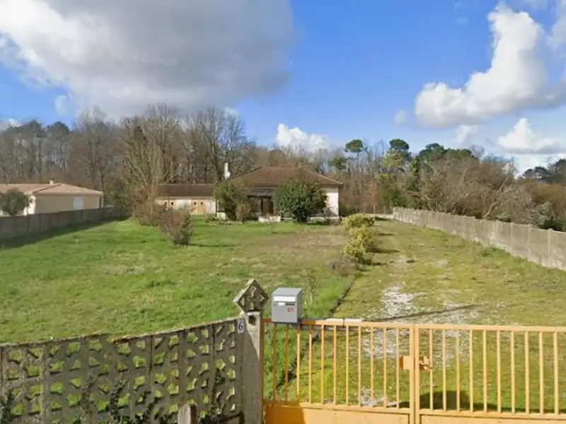 Terrain à bâtir, 600 m² - Saint-Sauveur (33250)