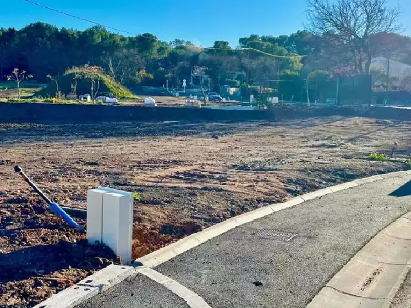 Terrain à bâtir, 390 m² - Carnoules (83660)