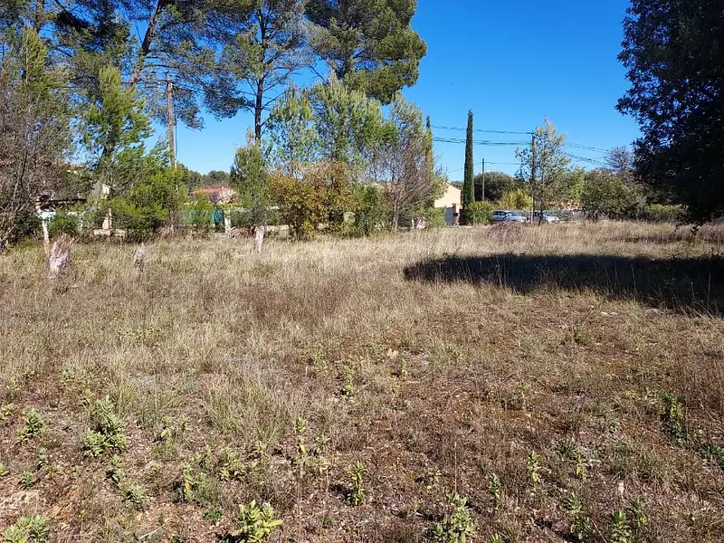Terrain à bâtir, 668 m² - Sillans-la-Cascade (83690)