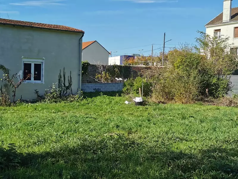 Terrain à bâtir, 700 m² - Cusset (03300)