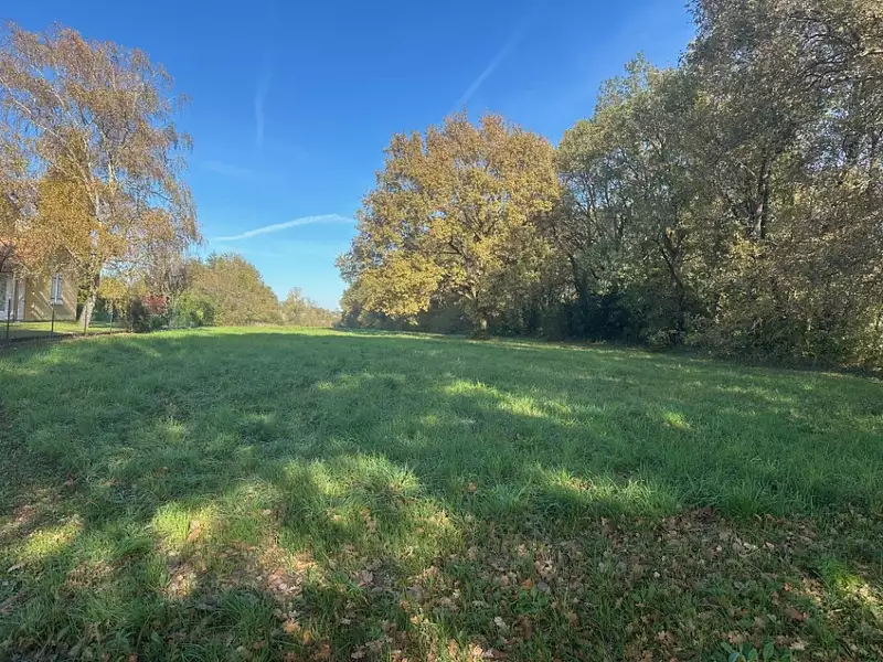 Terrain à bâtir, 940 m² - Saint-Romain-la-Virvée (33240)