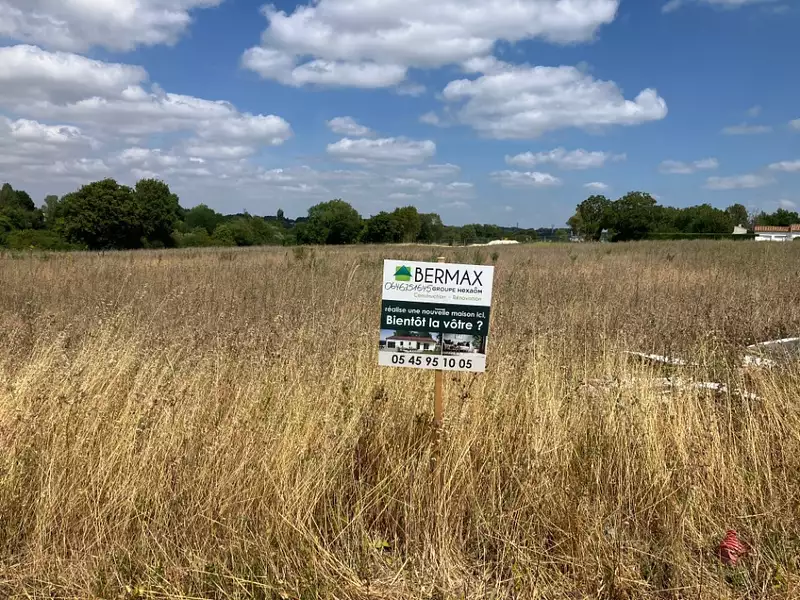 Terrain à bâtir, 320 m² - Saintes (17100)