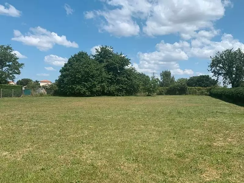 Terrain à bâtir, 1 760 m² - Chiré-en-Montreuil (86190)