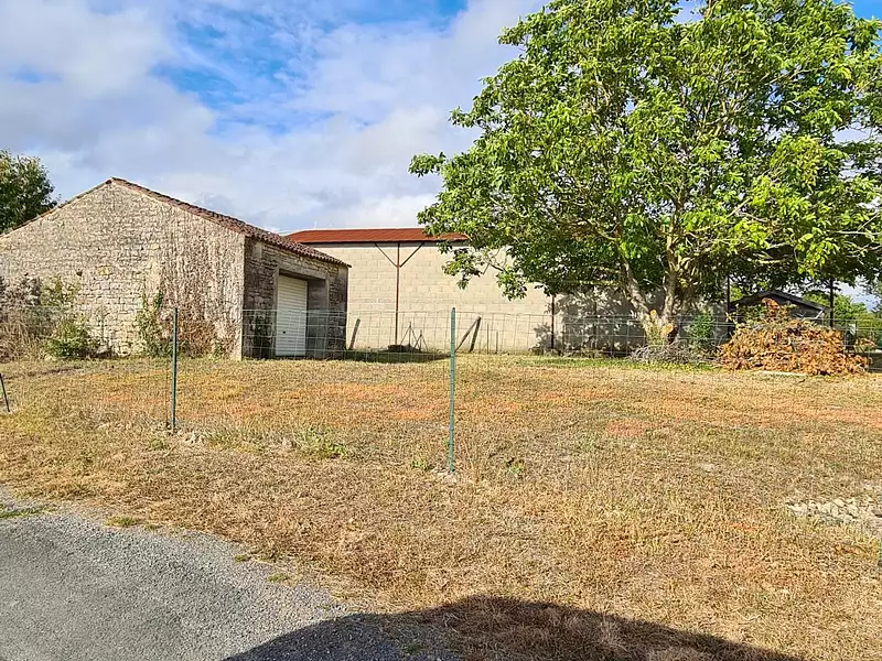 Terrain à bâtir, 750 m² - Saint-Sulpice-d'Arnoult (17250)