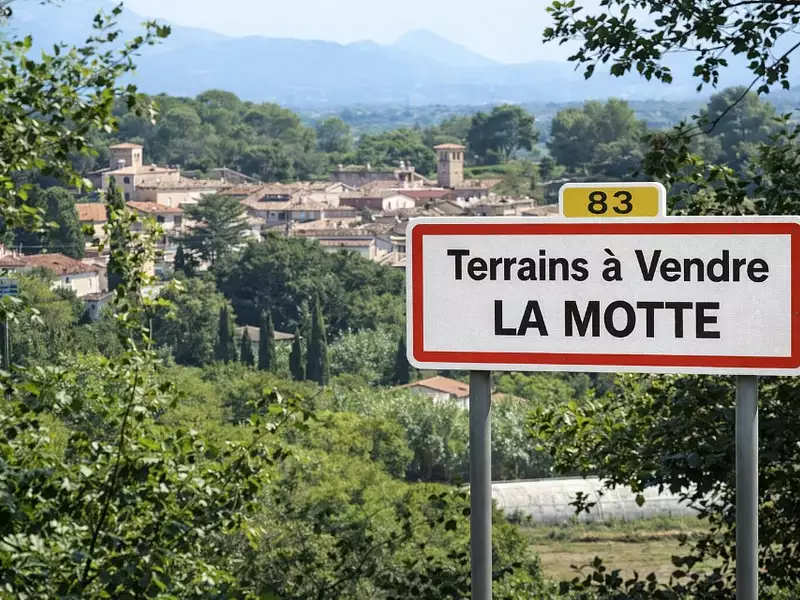 Terrain à bâtir, 880 m² - La Motte (83920)