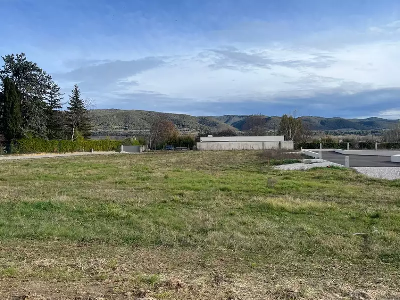 Terrain à bâtir, 887 m² - Peyruis (04310)