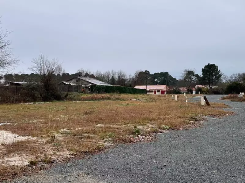 Terrain à bâtir, 400 m² - Créon (33670)