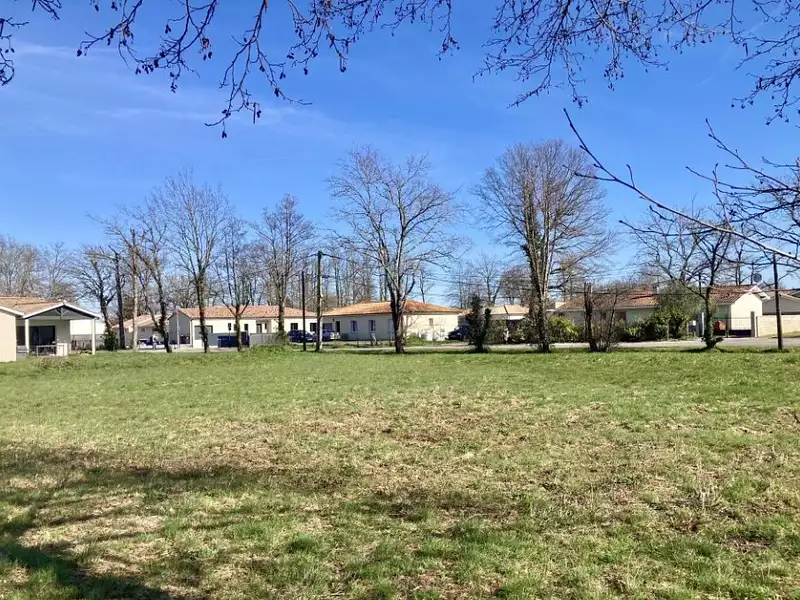 Terrain à bâtir, 1 024 m² - Saint-Médard-en-Jalles (33160)