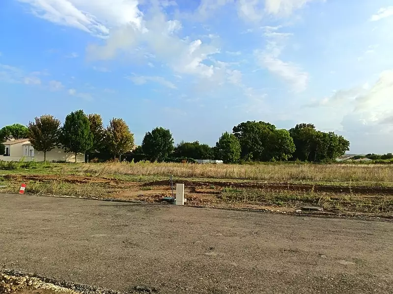 Terrain à bâtir, 593 m² - Breuillet (17920)