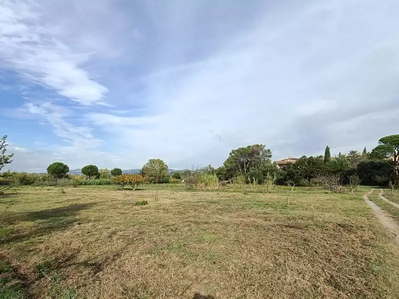 Terrain à bâtir, 533 m² - Fréjus (83600)