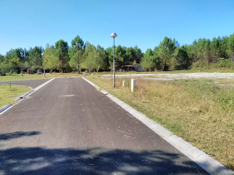 Terrain à bâtir, 625 m² - Landiras (33720)