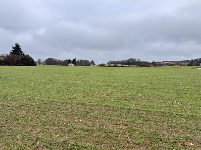 Terrain à bâtir, 1 500 m² - Saint-Saud-Lacoussière (24470)