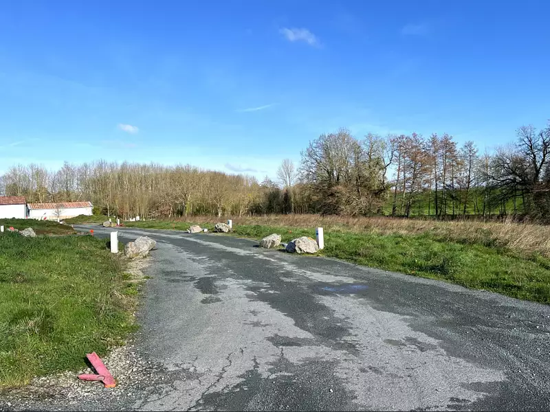 Terrain à bâtir, 400 m² - Saint-Denis-la-Chevasse (85170)