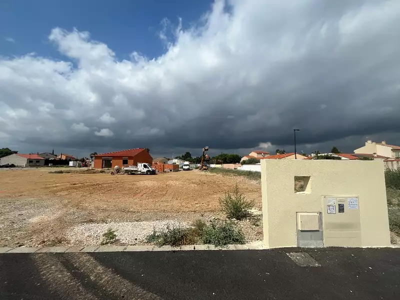 Terrain à bâtir, 384 m² - Pia (66380)