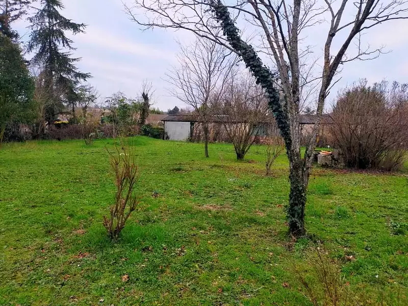 Terrain à bâtir, 850 m² - Saint-Martial-sur-Né (17520)