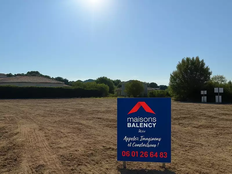 Terrain à bâtir, 703 m² - Rochefort-du-Gard (30650)