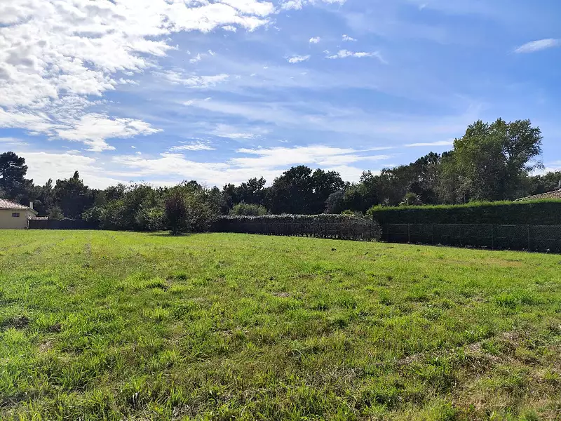 Terrain à bâtir, 600 m² - Cussac-Fort-Médoc (33460)