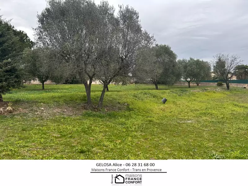 Terrain à bâtir, 631 m² - Roquebrune-sur-Argens (83520)