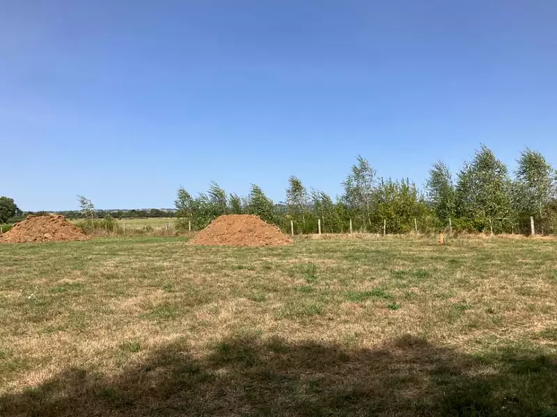 Terrain à bâtir, 710 m² - Arpajon-sur-Cère (15130)