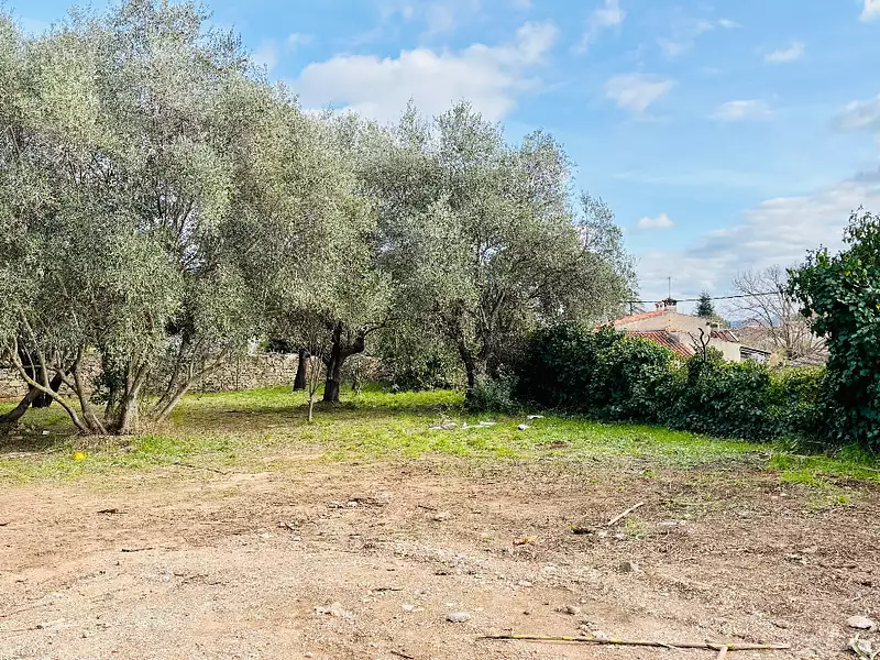 Terrain à bâtir, 449 m² - Cuers (83390)
