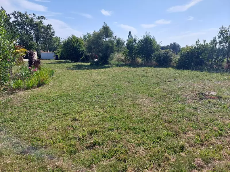Terrain à bâtir, 700 m² - Gragnague (31380)