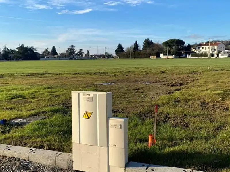 Terrain à bâtir, 372 m² - Castelginest (31780)