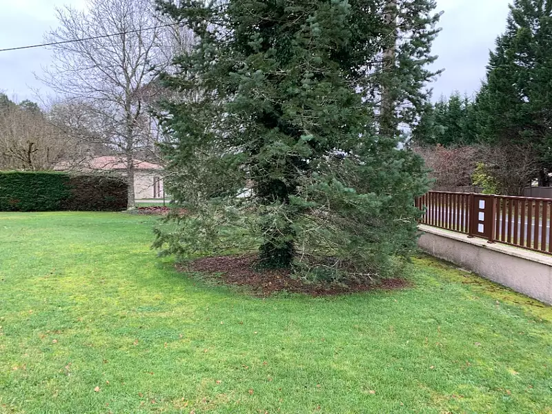 Terrain à bâtir, 420 m² - Castres-Gironde (33640)