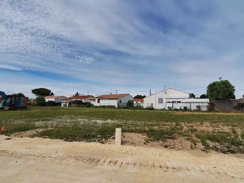 Terrain à bâtir, 375 m² - Semussac (17120)