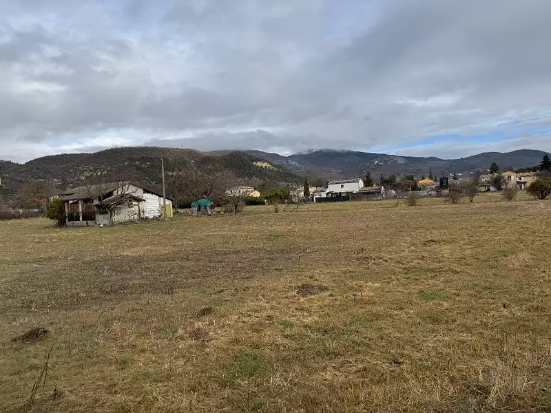 Terrain à bâtir, 554 m² - Digne-les-Bains (04000)