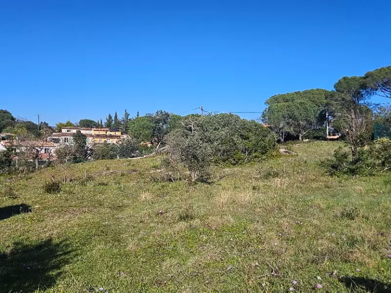 Terrain à bâtir, 813 m² - Roquebrune-sur-Argens (83520)