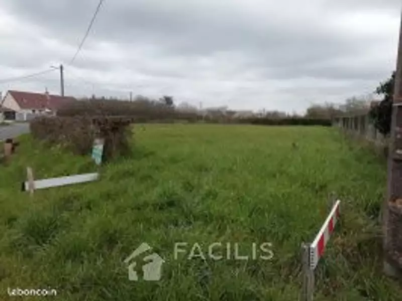 Terrain à bâtir, 700 m² - Mornay-sur-Allier (18600)
