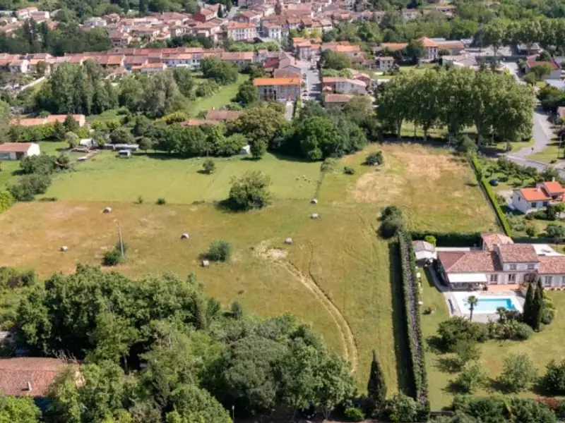 Terrain à bâtir, 400 m² - Calmont (31560)