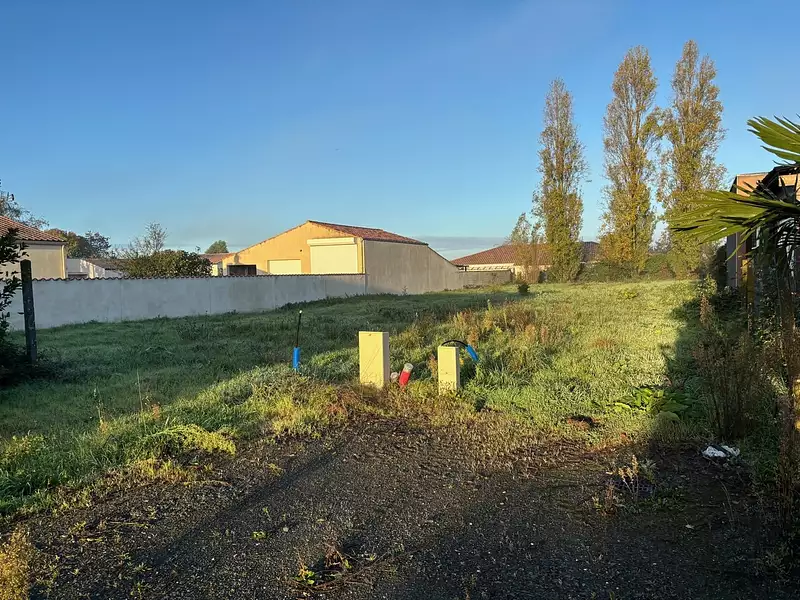 Terrain à bâtir, 618 m² - Saint-Laurent-de-la-Prée (17450)