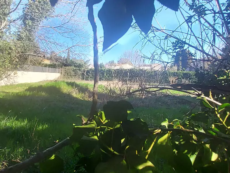 Terrain à bâtir, 700 m² - Montfavet (84140)