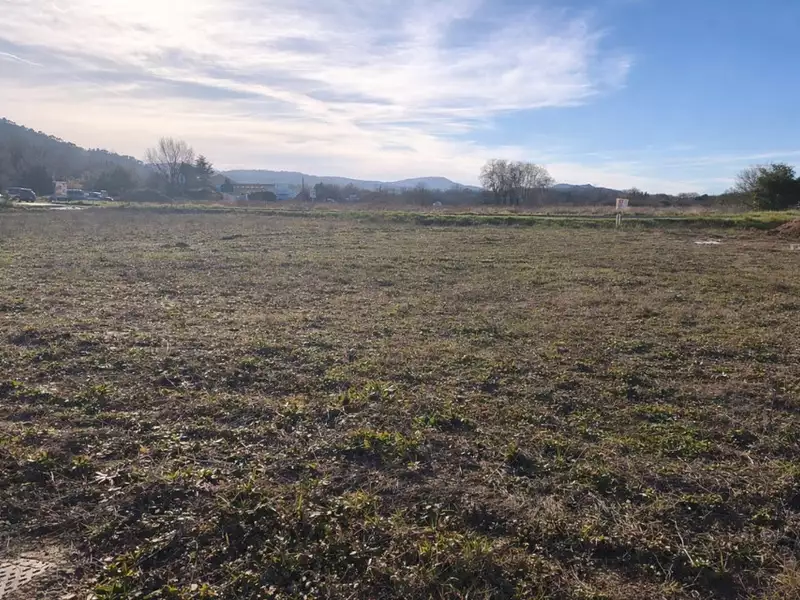Terrain à bâtir, 474 m² - Brignoles (83170)
