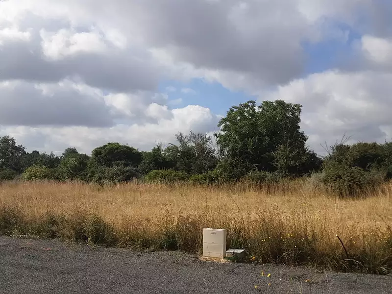 Terrain à bâtir, 425 m² - Tuffalun (49700)