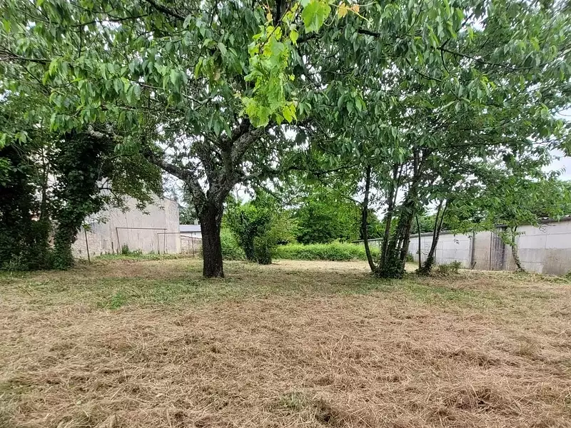 Terrain à bâtir, 640 m² - Cognac (16100)