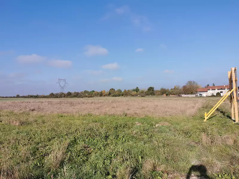 Terrain à bâtir, 379 m² - Pernay (37230)
