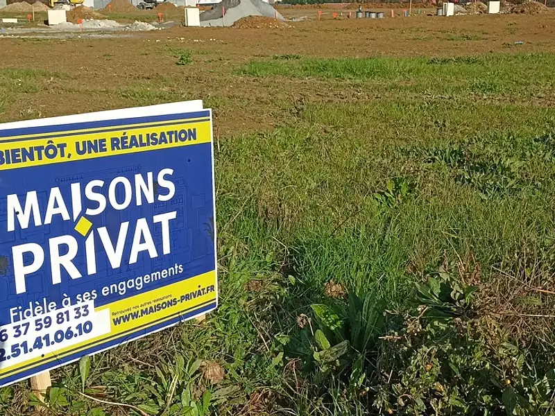 Terrain à bâtir, 585 m² - La Roche-sur-Yon (85000)