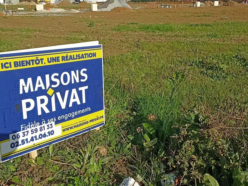 Terrain à bâtir, 620 m² - La Roche-sur-Yon (85000)