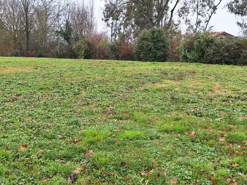 Terrain à bâtir, 930 m² - L'Isle-Jourdain (32600)