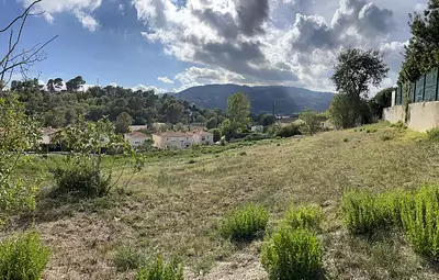 Terrain à bâtir, 2 000 m²