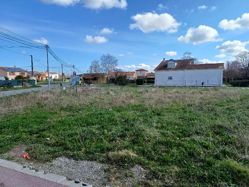 Terrain à bâtir, 1 022 m² - La Tour-du-Crieu (09100)